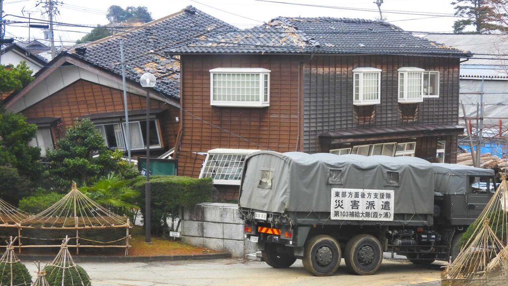 能登半島地震 自衛隊の高機動車が多く出入りしています