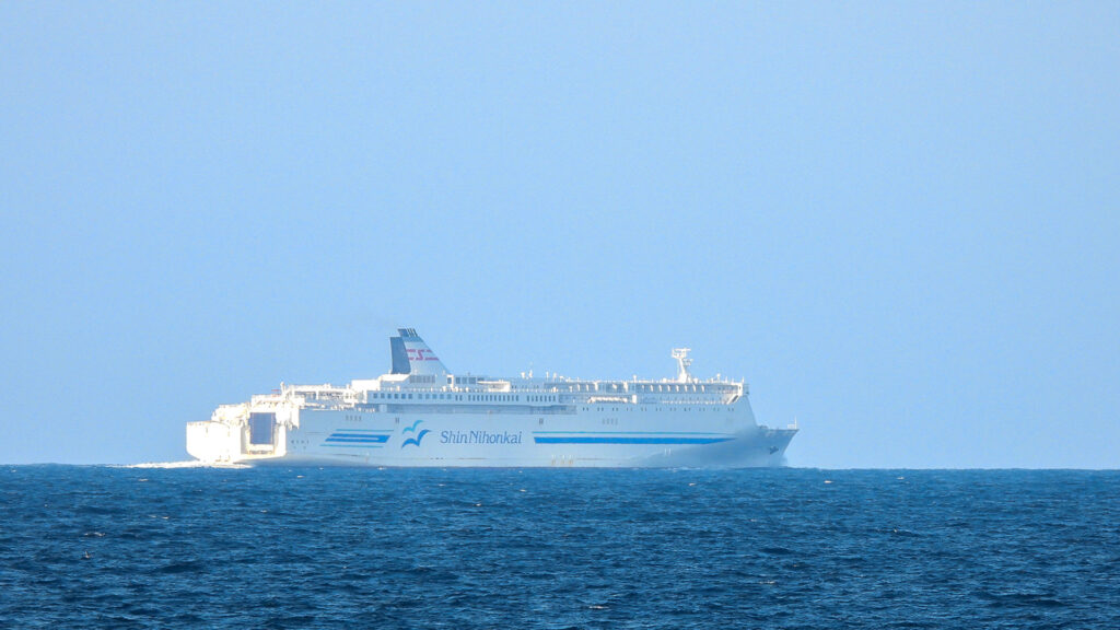 能登半島沖 新日本海フェリー「ゆうかり」